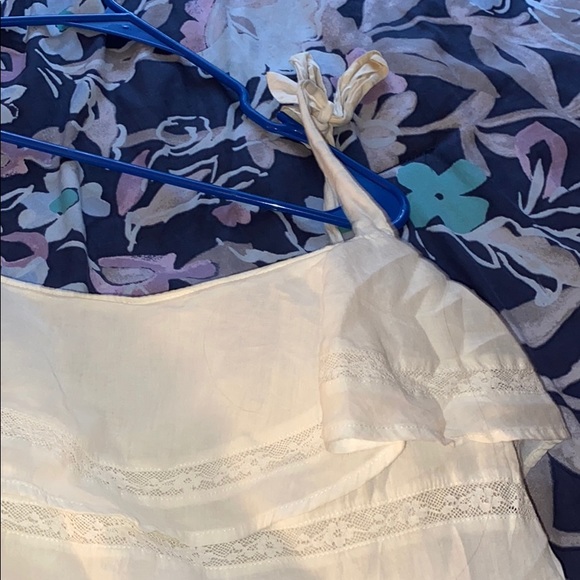 URBAN OUTFITTER LACE CROP TOP - Picture 3 of 3